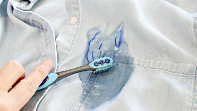 تمیز کردن لکه خودکار از رو لباس